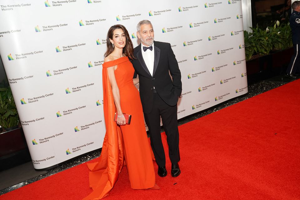 Kennedy Center honoree actor and filmmaker George Clooney and wife Amal Clooney pose on the red carpet at the reception for Kennedy Center honorees ahead of the official gala at the State Department in Washington, D.C., U.S., December 3, 2022. REUTERS/Sarah Silbiger