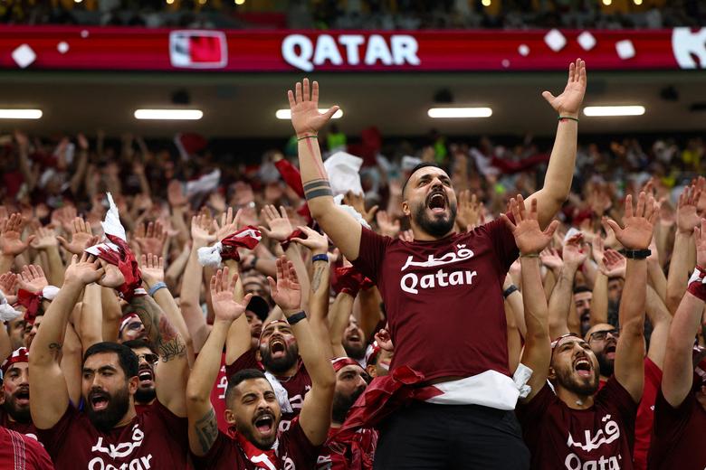 Qatar fans react inside the stadium before their match against Ecuador. REUTERS/Kai Pfaffenbach