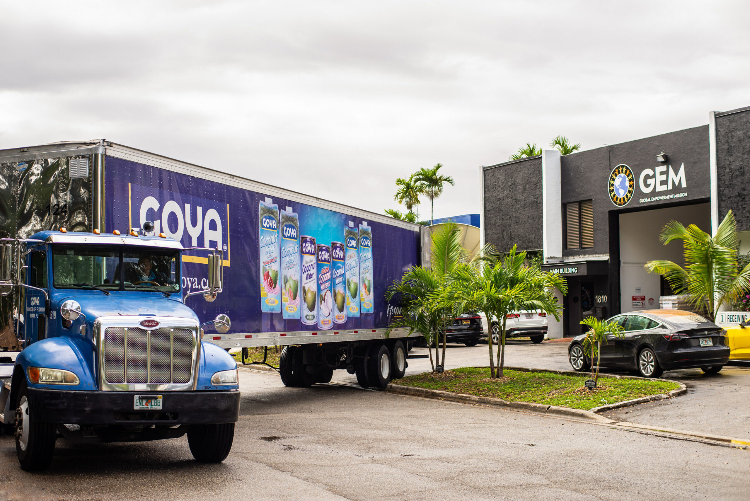 Goya Foods, a través de su iniciativa global y asociación con Global Empowerment Mission, está enviando alimentos a familias necesitadas en Acapulco, México, en respuesta al huracán Otis. (PRNewsfoto/Goya Foods, Inc.)